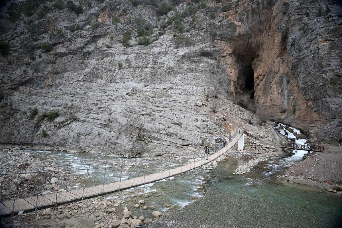 Göksu Şelalesi yeni asma köprüsüyle doğaseverlerin gözdesi oldu 4